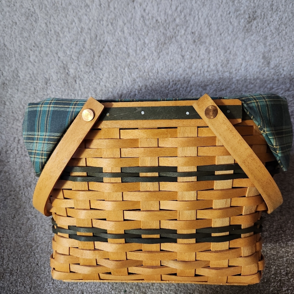 Longaberger Traditions Fellowship Basket with Green Plaid Lining And Protector - Picture 3 of 8